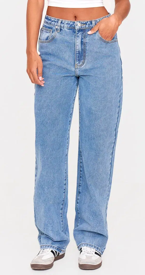 6aa58a84e5472e041e1ed3f040781cc75f18811f_CNL6137_2_prettylittlething_mid_blue_wash_high_waist_boyfriend_jeans